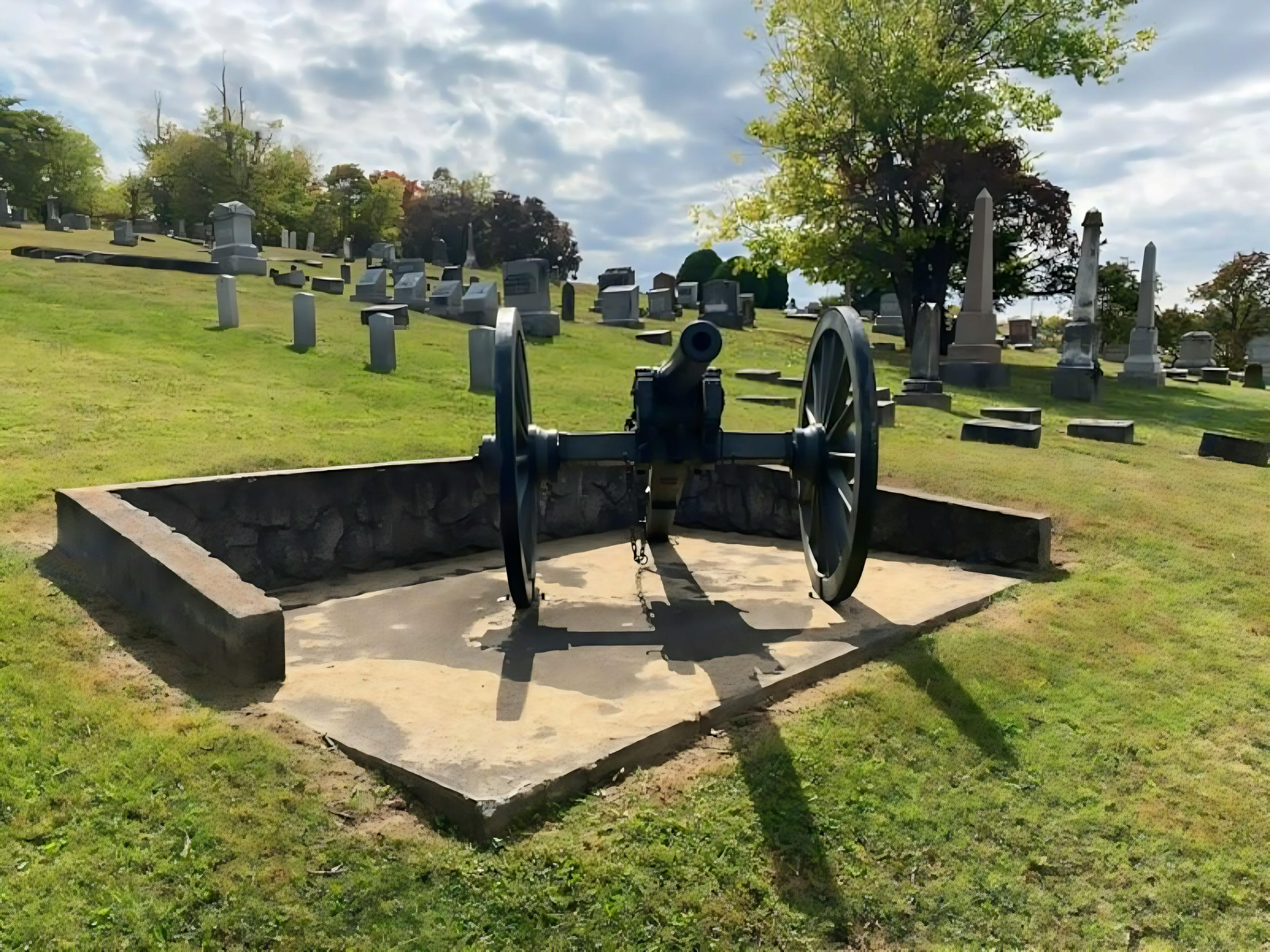 Photo of cannon in Elizabethtown City Cemetery