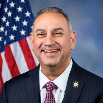 portrait of Gil Cisneros smiling