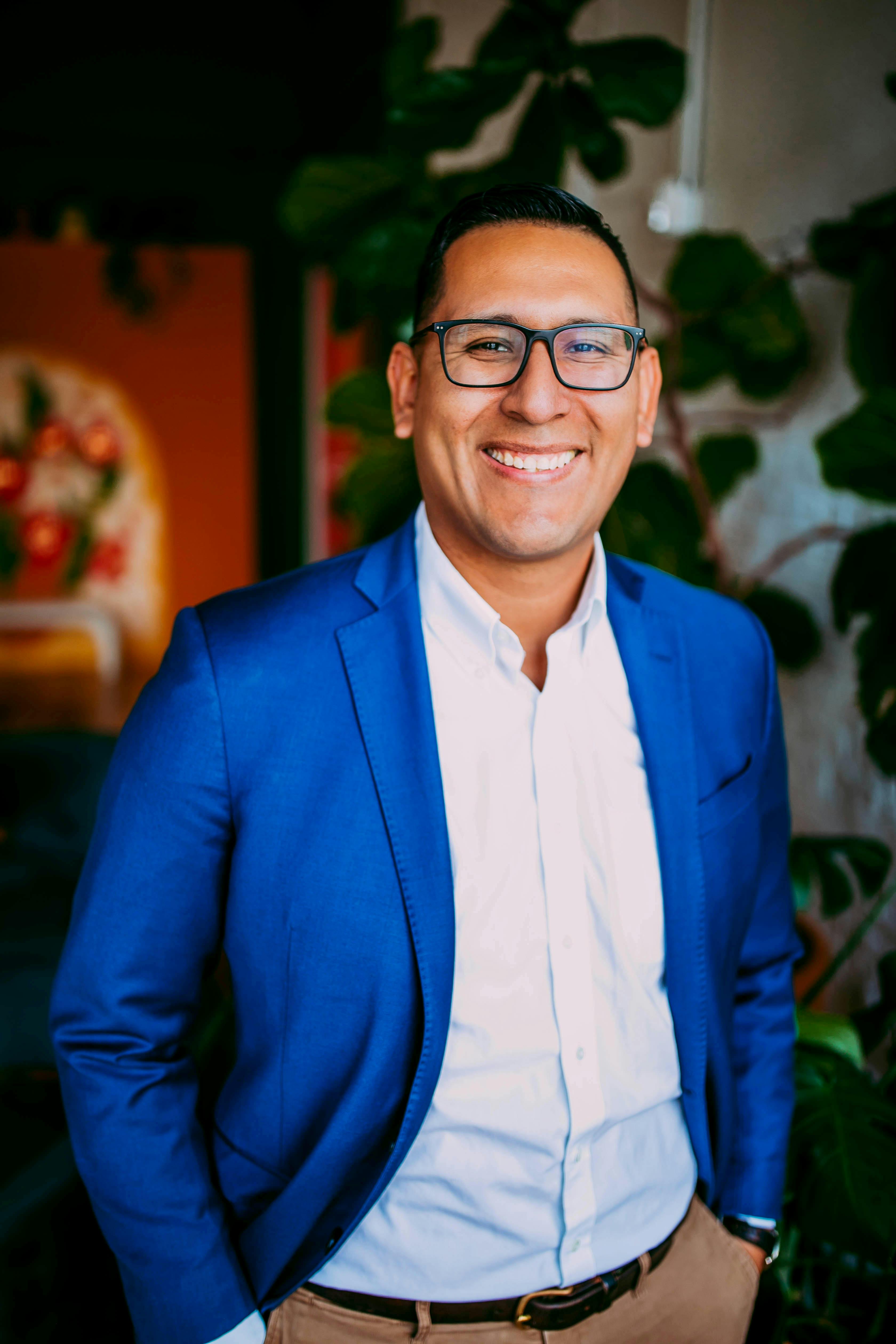 <p>Tony Vargas</p>