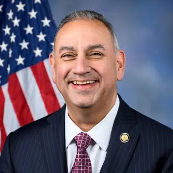 Gil Cisneros Gil Cisneros