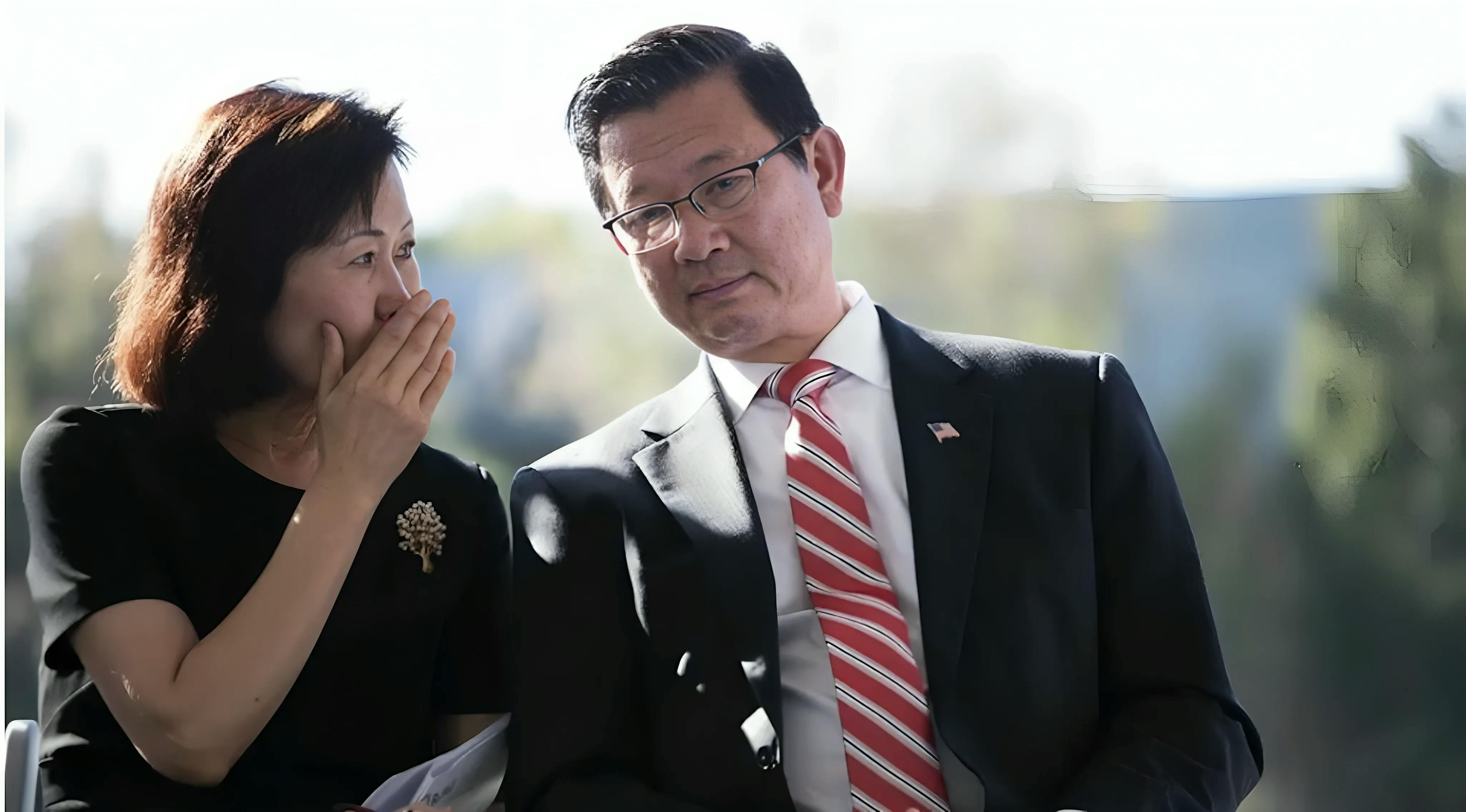 Picture of Michelle Steel talking to Andrew Do