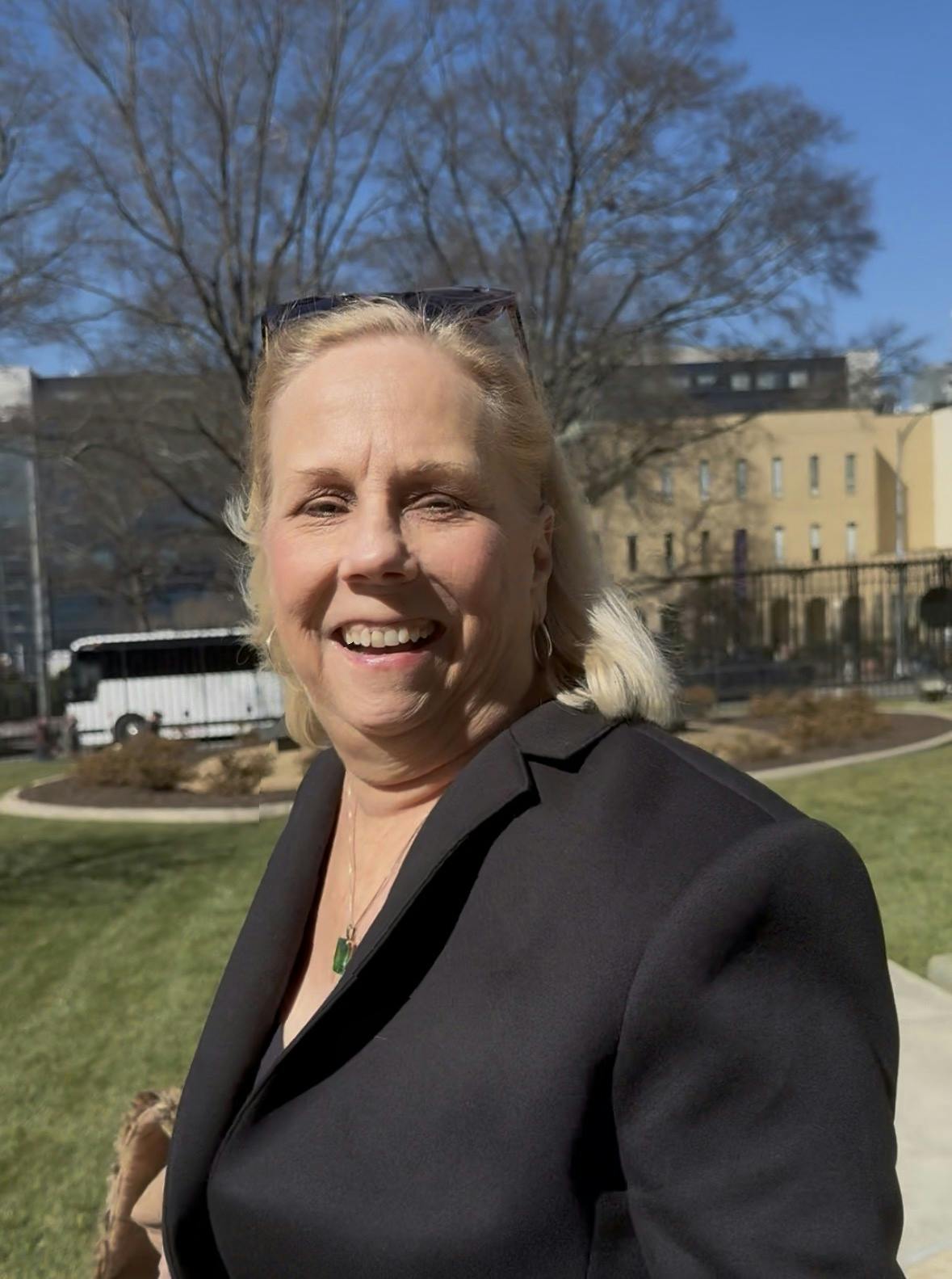 Laurie Walking to Qualify at Capitol