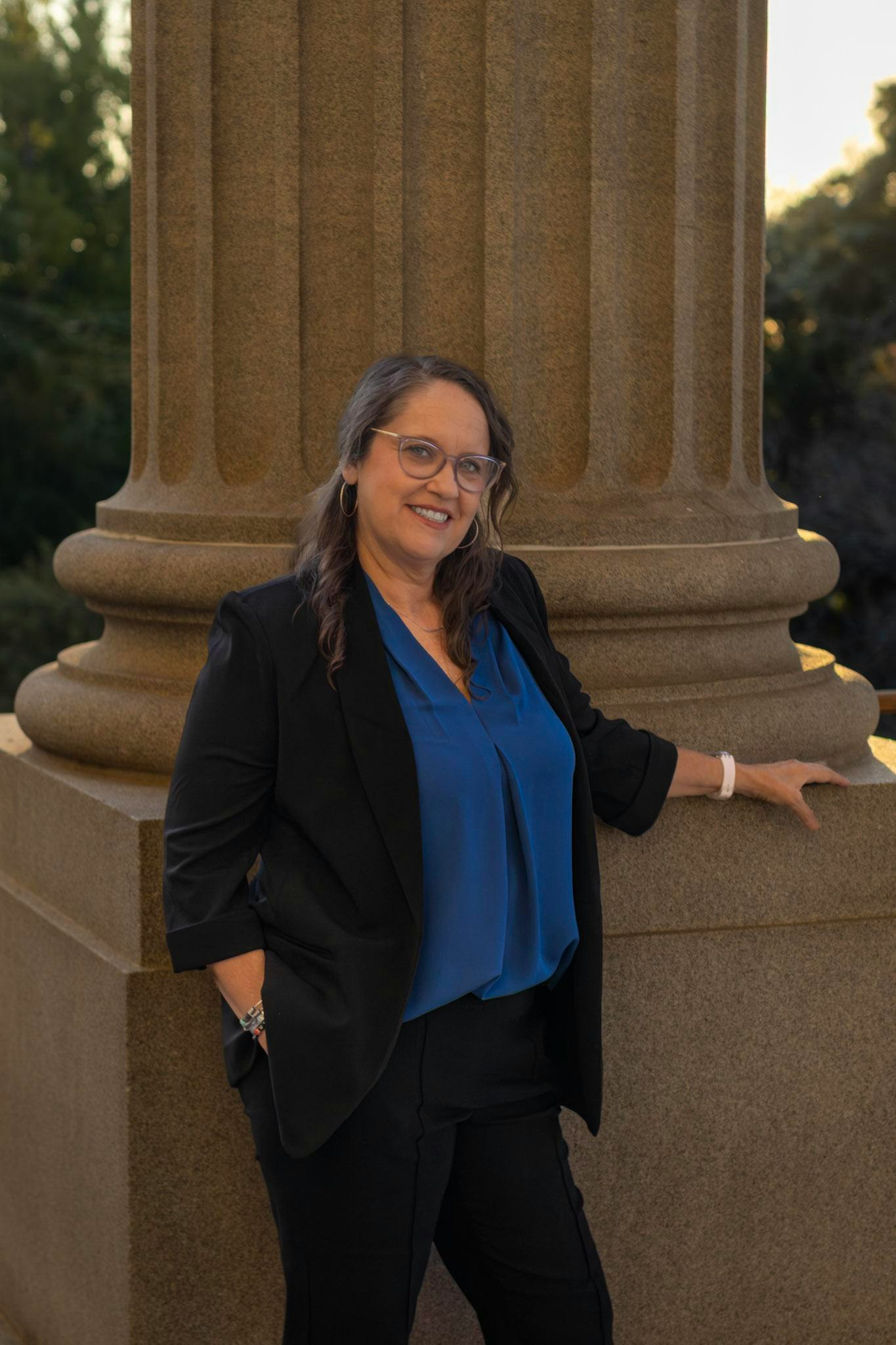 Julie in front of Statehouse pillar