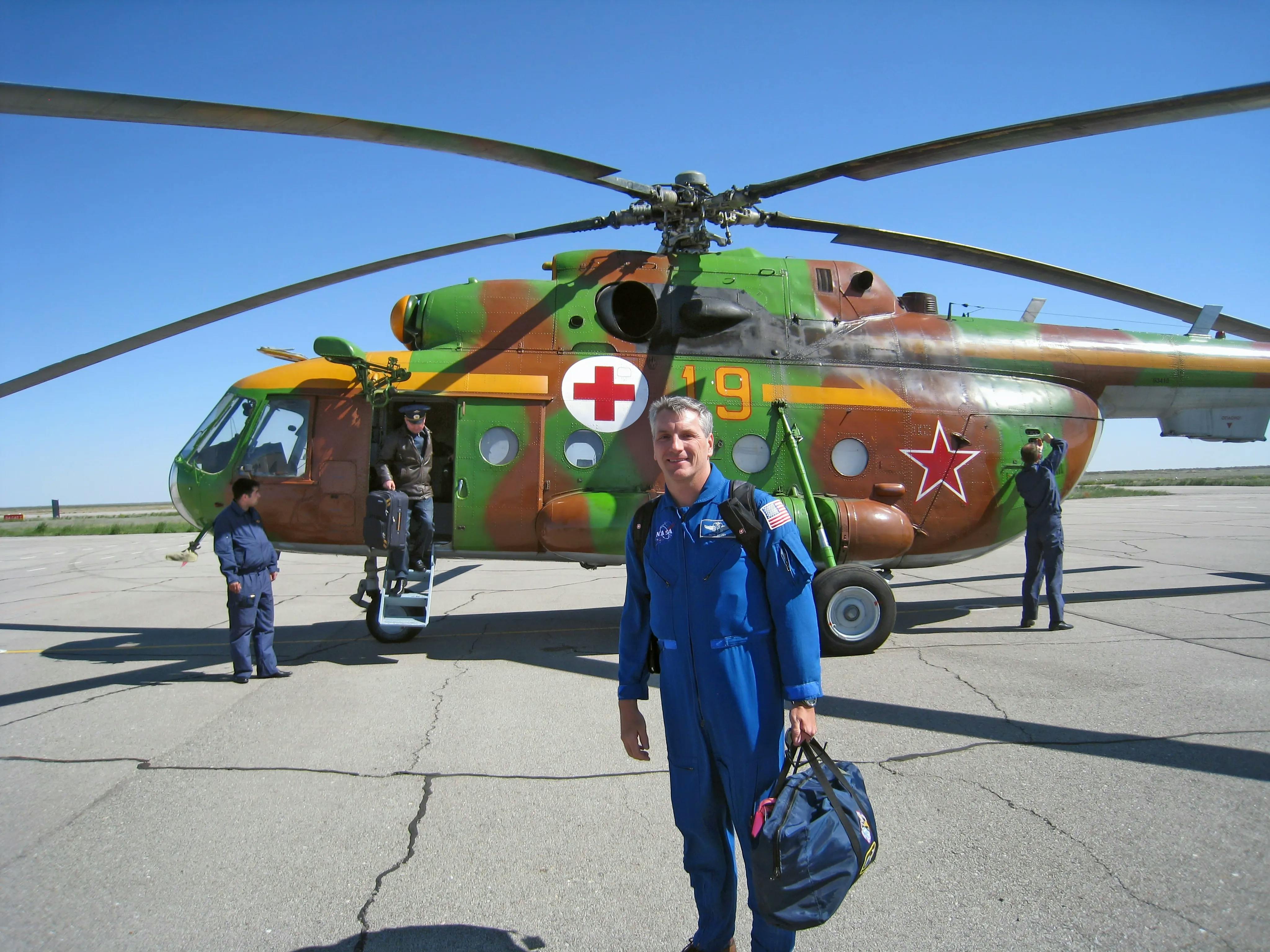 Dr Pete and Mi-8 helo in Kazakhstan to recover Soyuz crew