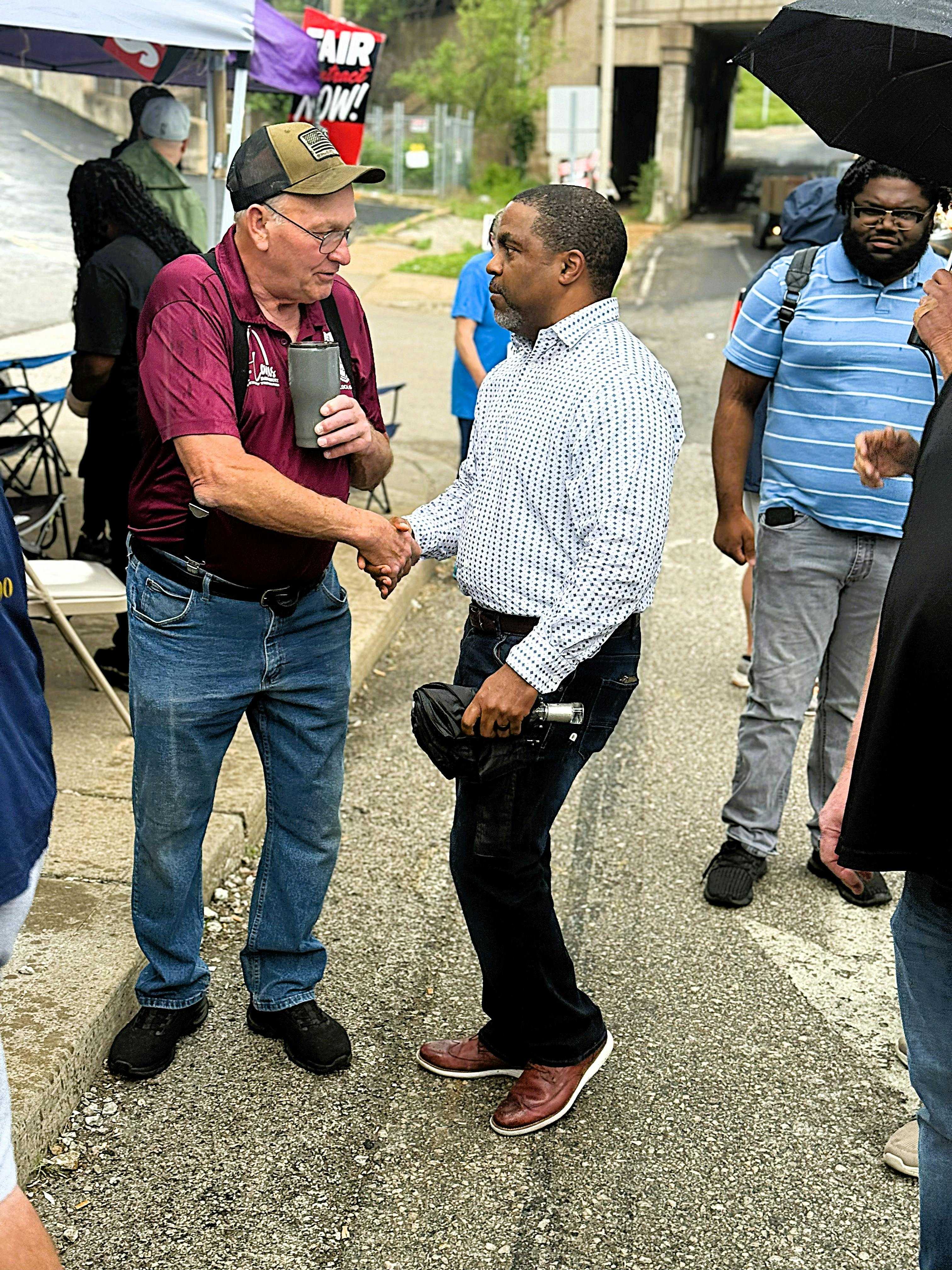 Greeting & supporting Teamsters on strike at Breakthru Beverage