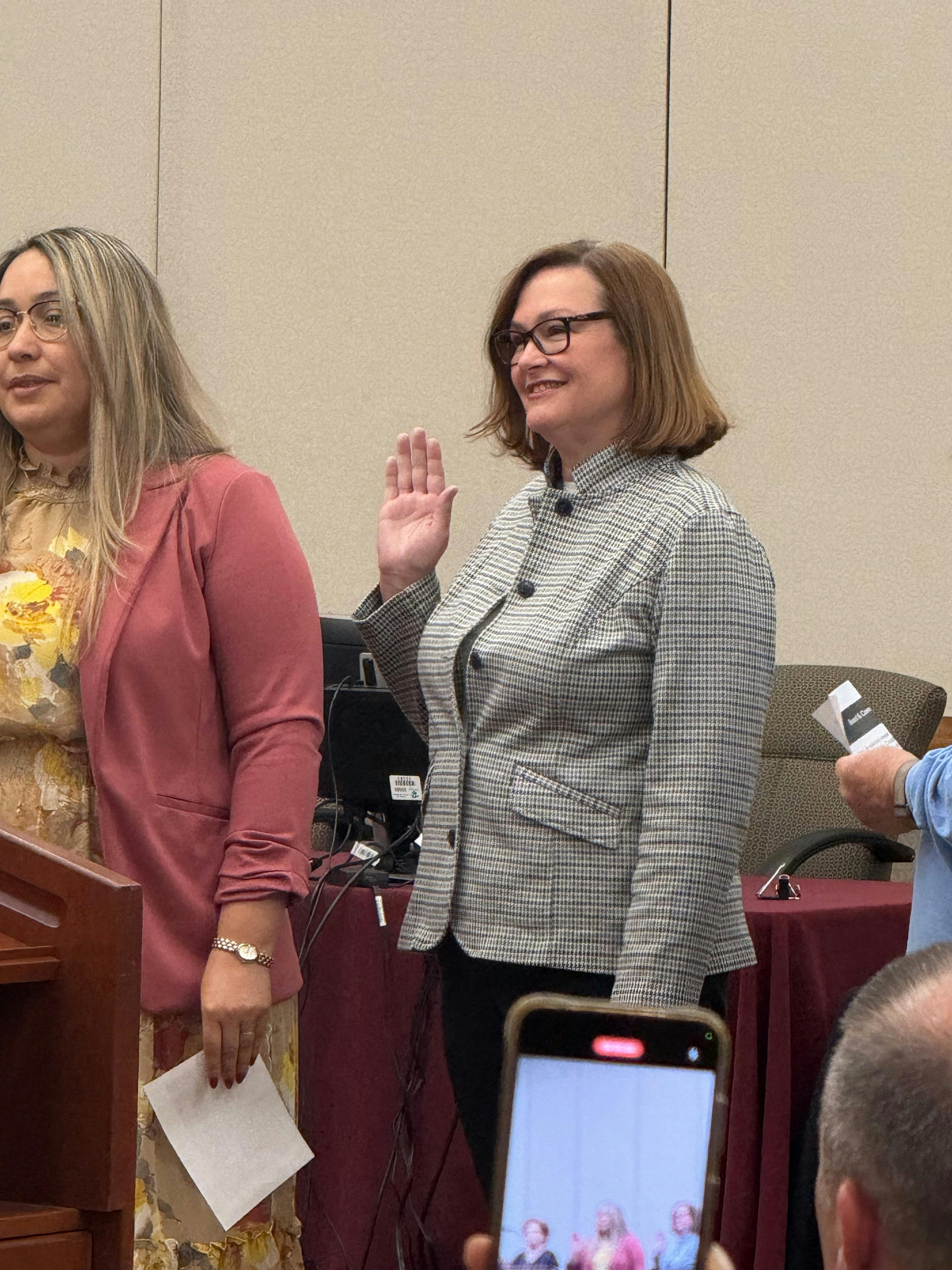 Photo of Lisa being sworn in as a City of Glendale Volunteer.