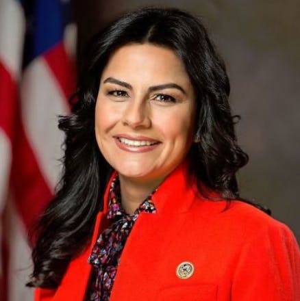 Nanette Barragán