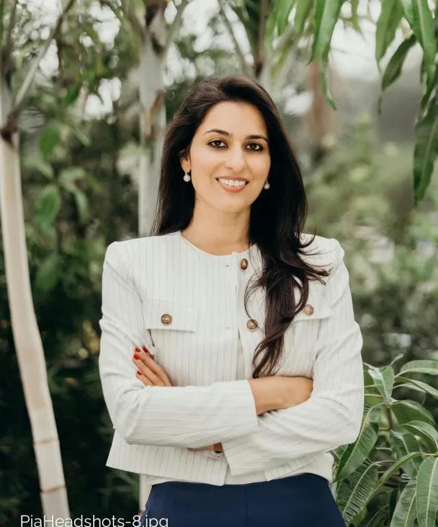 Pia Dandiya (FL-22)