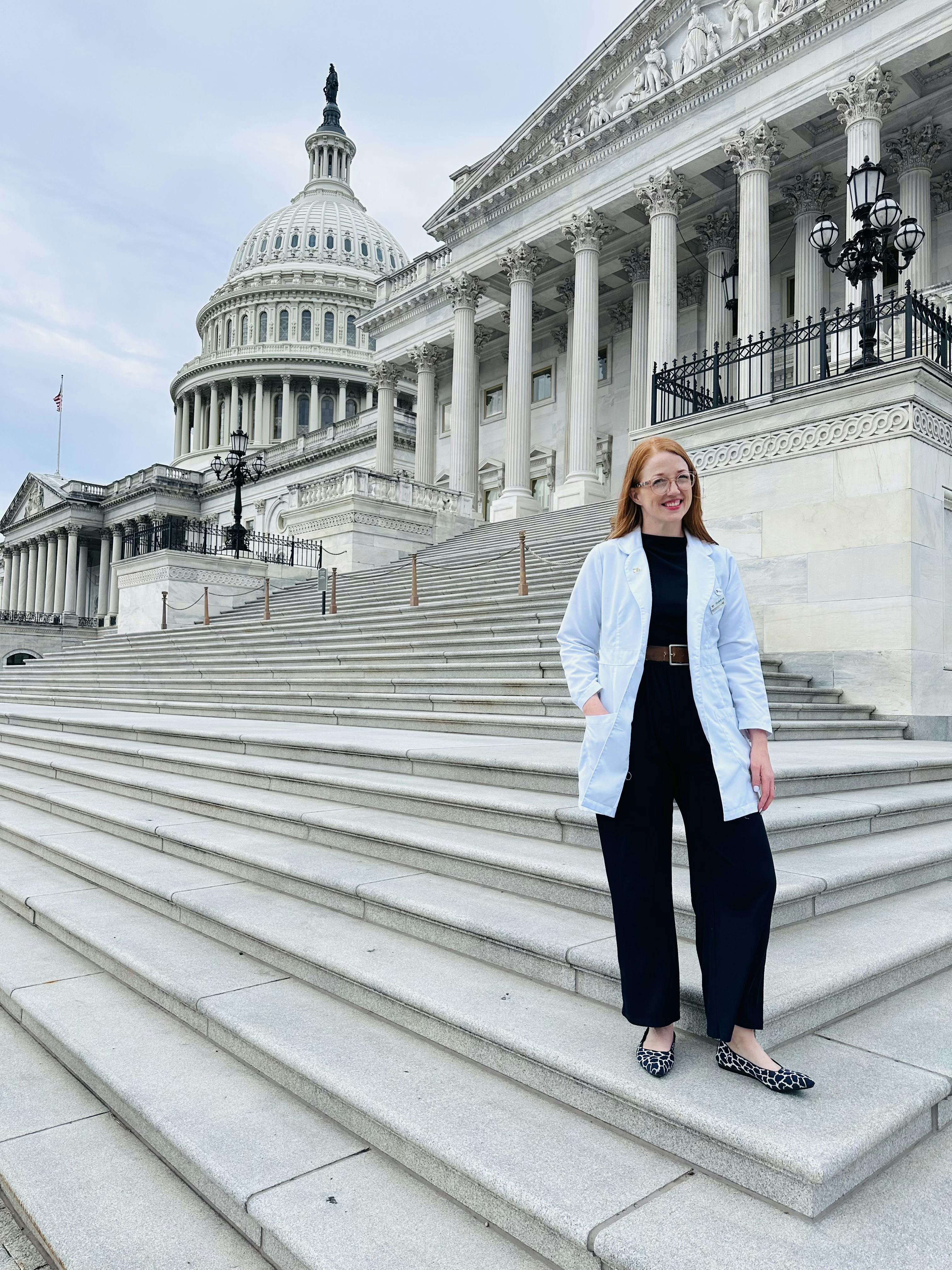 ENFERMERA LEE EN WASHINGTON D. C.